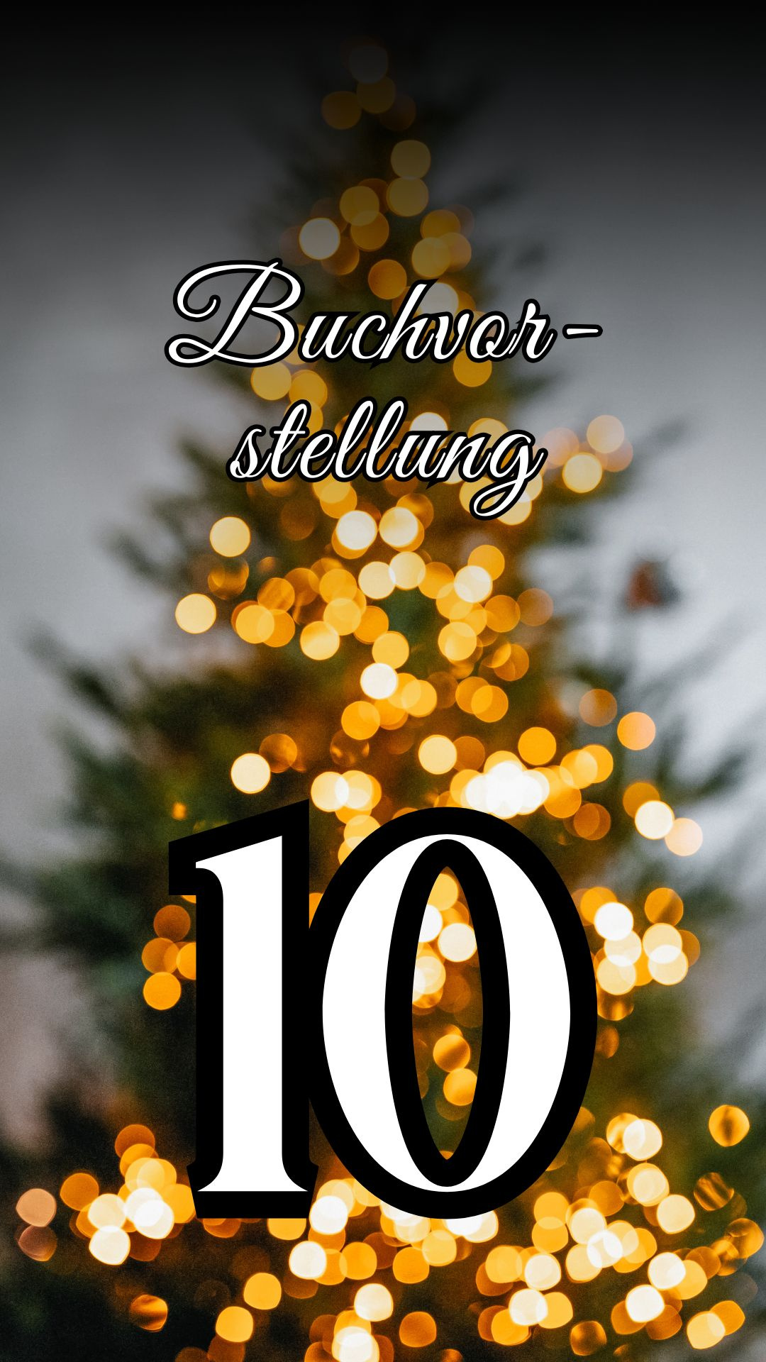 Ein verschwommener Weihnachtsbaum im Hintergrund, der mit vielen Lichtern geschmückt ist. Im Vordergrund steht der Text